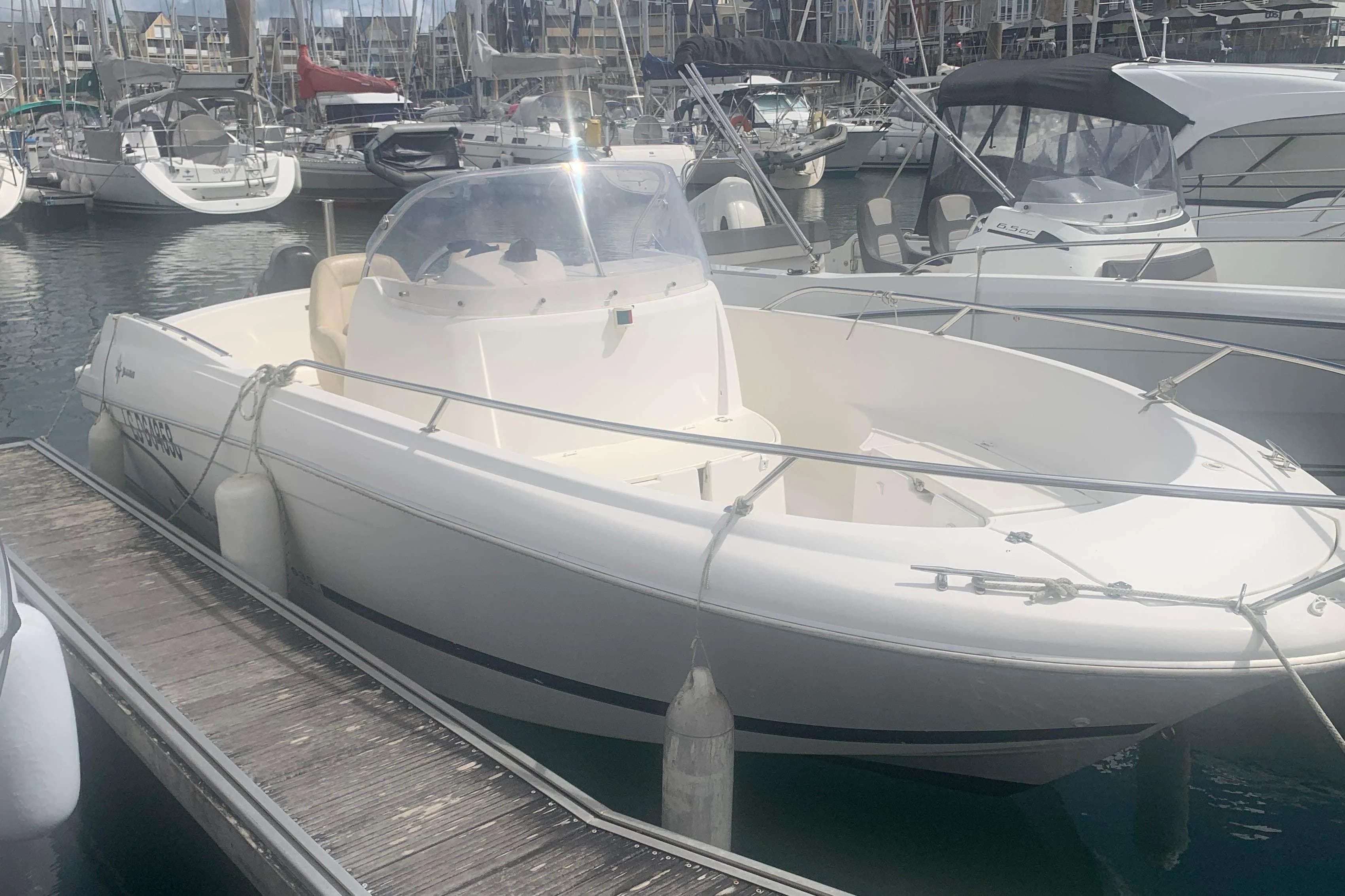 JEANNEAU CAP CAMARAT 635 CC STYLE