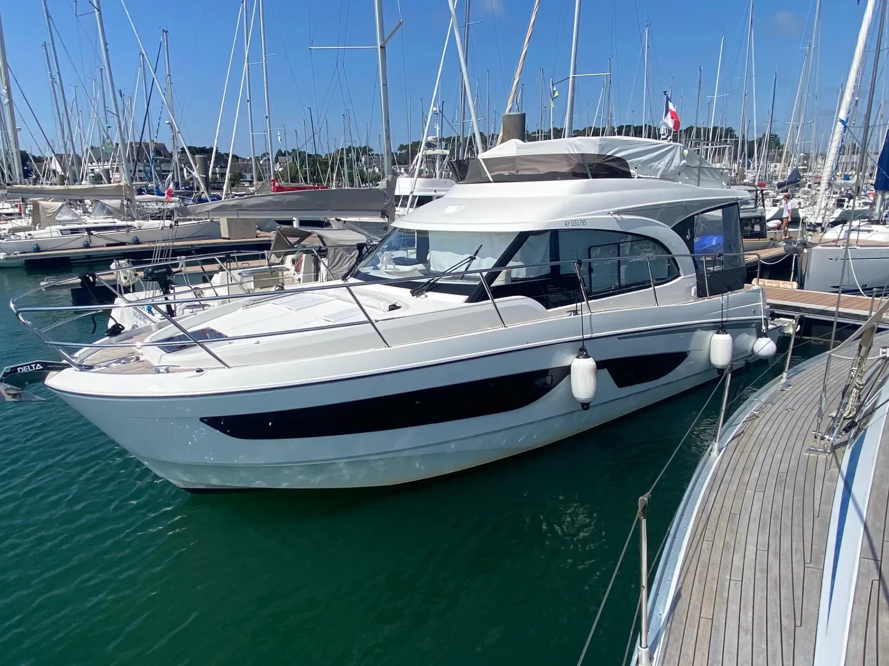 BENETEAU Antares 11 Flybridge